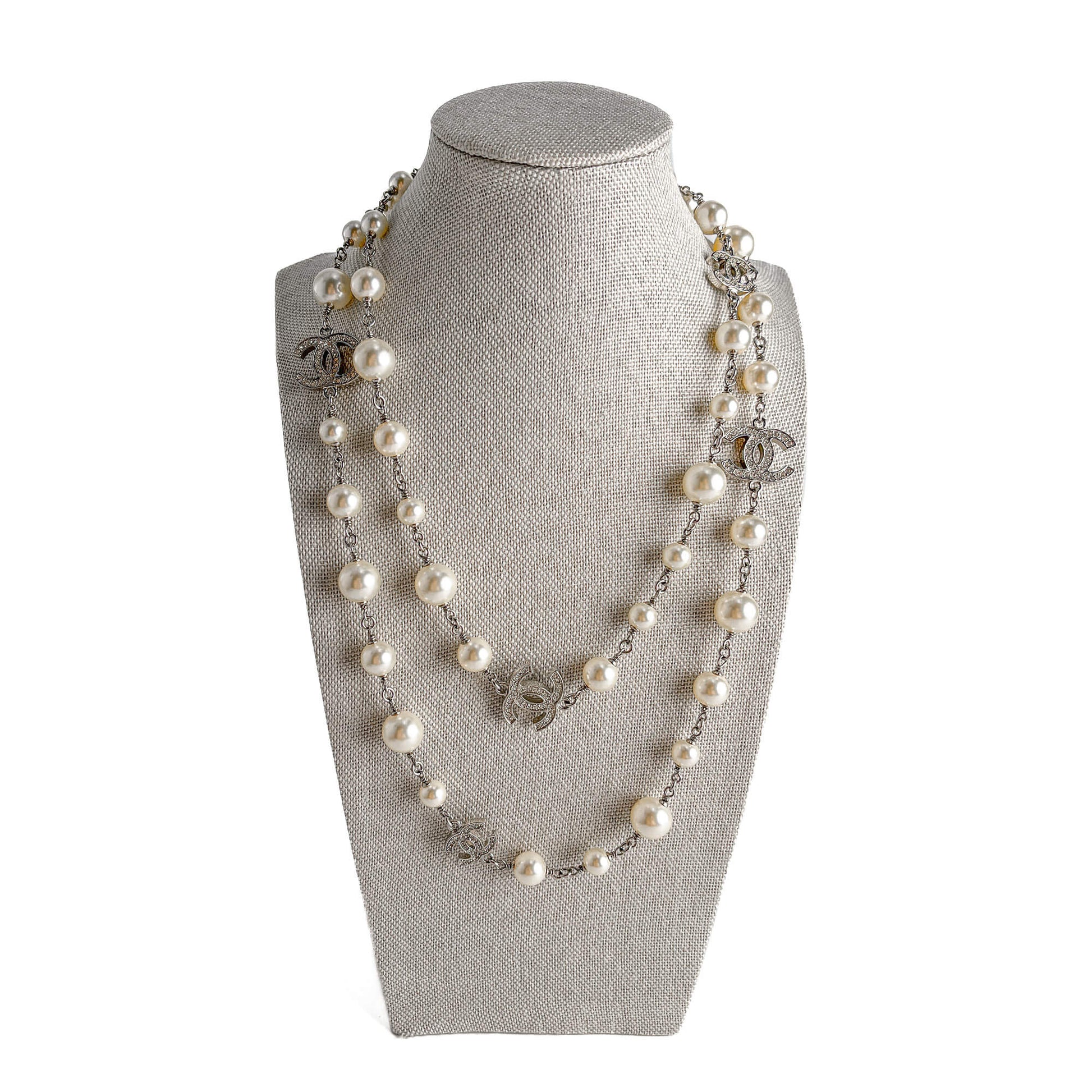 Second hand Chanel Crystal Pearls CC Metal & Faux Pearls 2 - Ways Long Necklace Silver - Tabita Bags