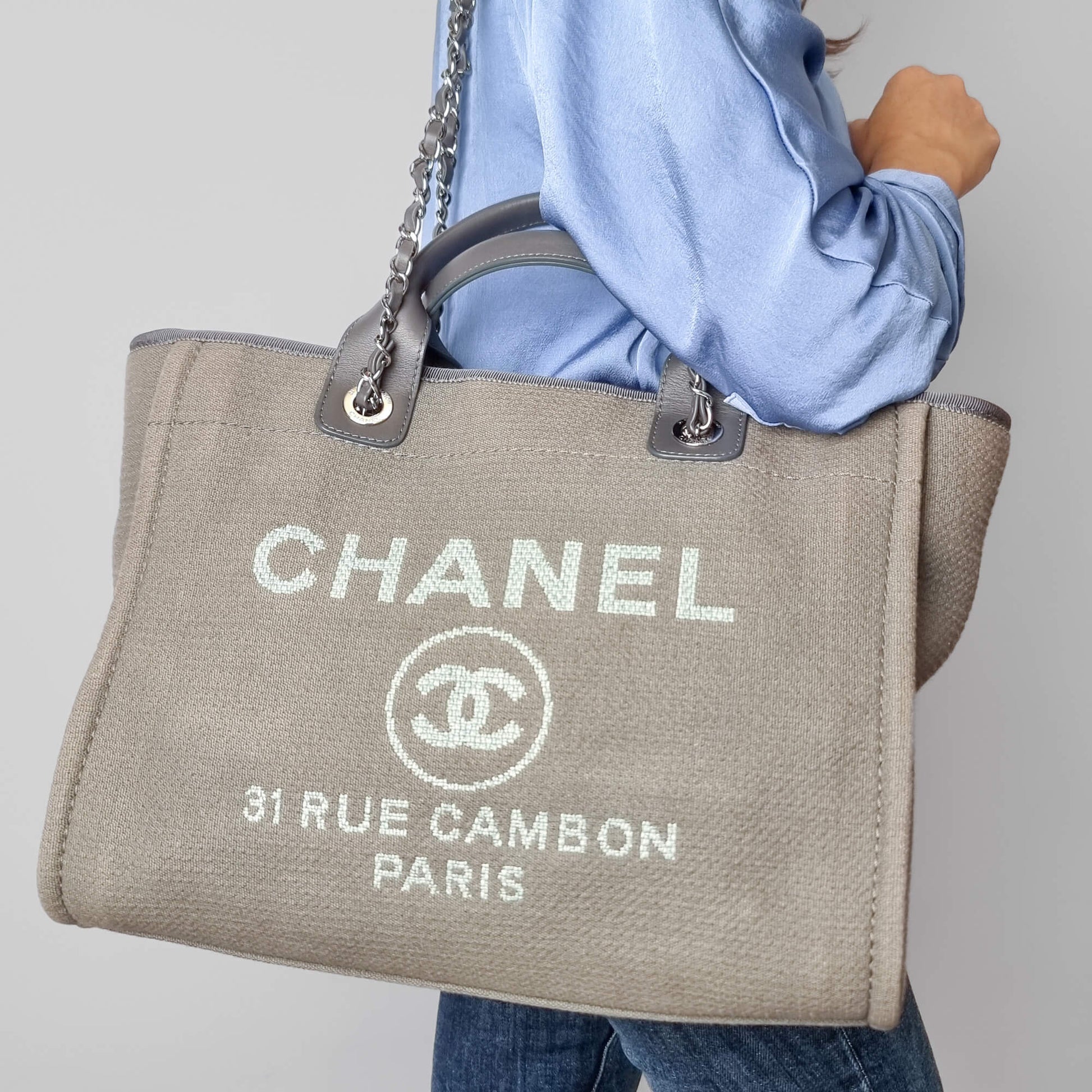 Second hand Chanel Deauville Small Raffia Tote Bag Grey - Tabita Bags