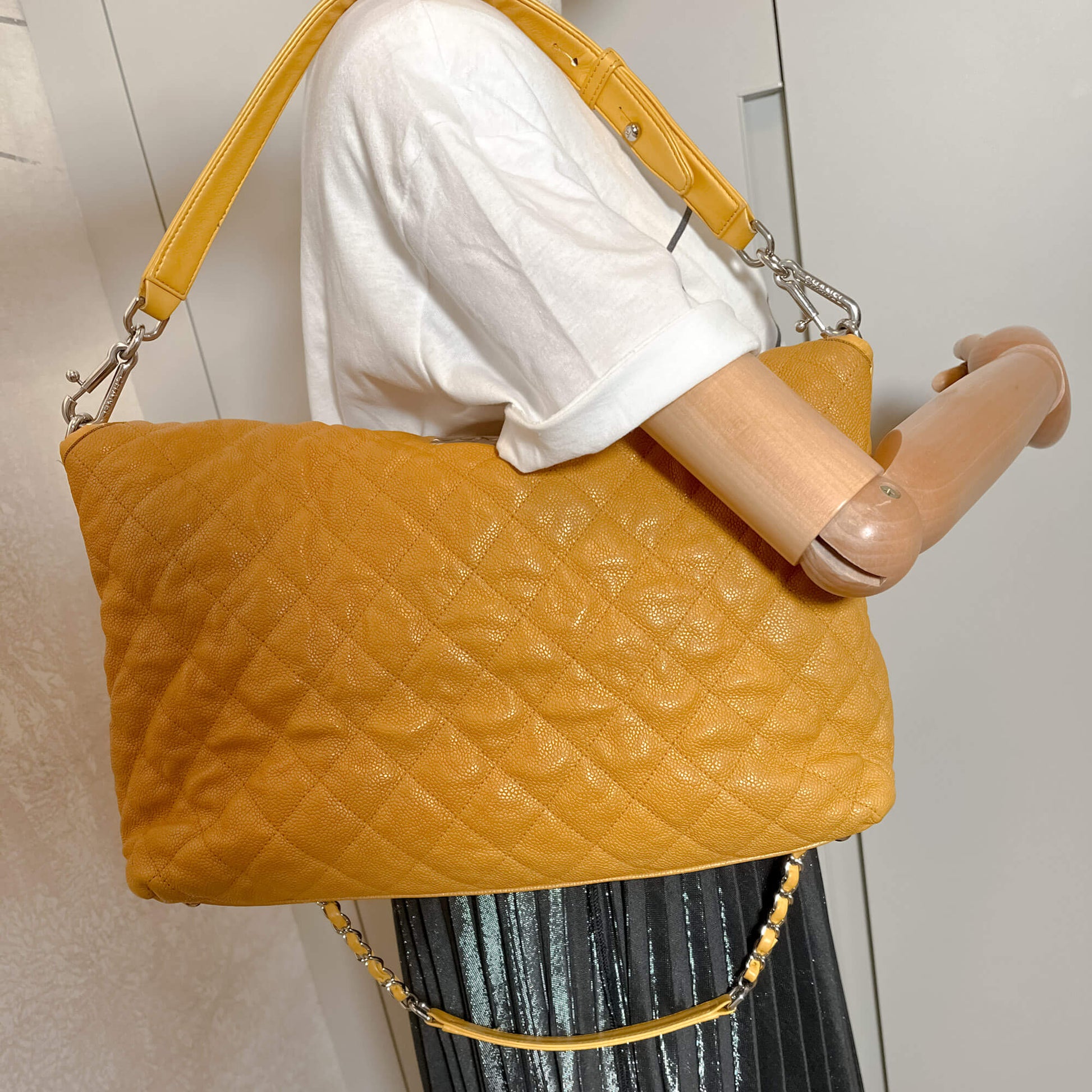 Second hand Chanel French Riviera Quilted Caviar Leather 2-Ways Hobo Bag Yellow - Tabita Bags