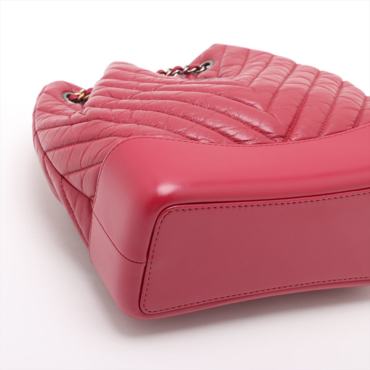 Second hand Chanel Gabrielle Matelassè Distressed Calfskin Leather 2 - Ways Bucket Backpack Cherry Red - Tabita Bags