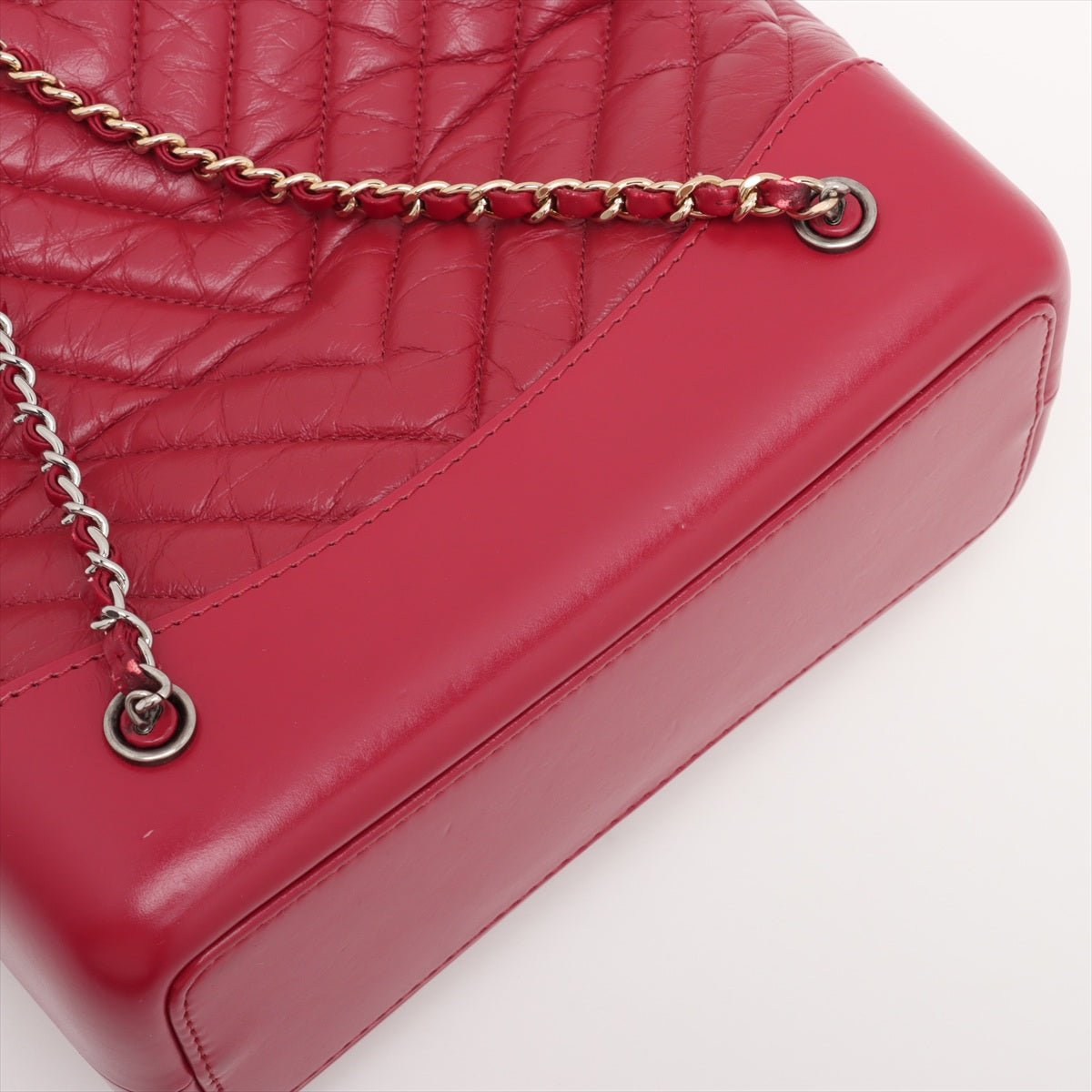 Second hand Chanel Gabrielle Matelassè Distressed Calfskin Leather 2 - Ways Bucket Backpack Cherry Red - Tabita Bags