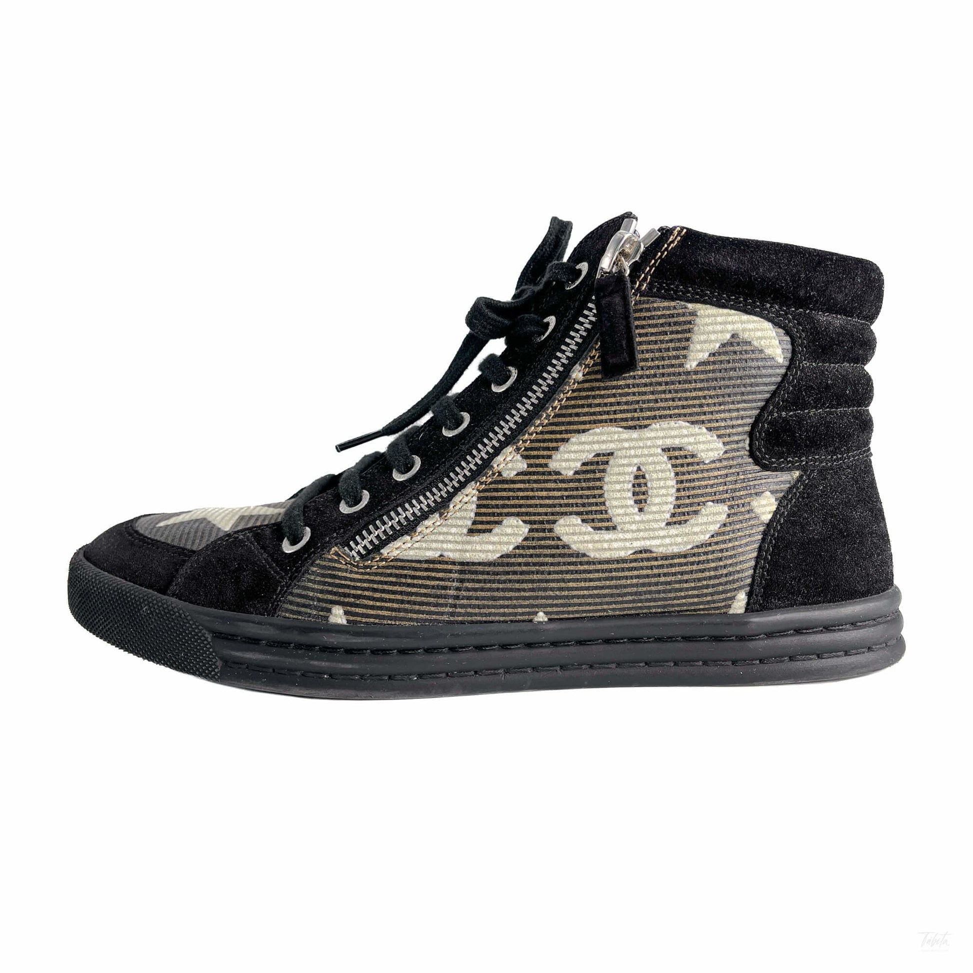 Second hand Chanel Paris Dallas Canvas Sneakers 38 Stars and CC LOGO Black & White - Tabita Bags