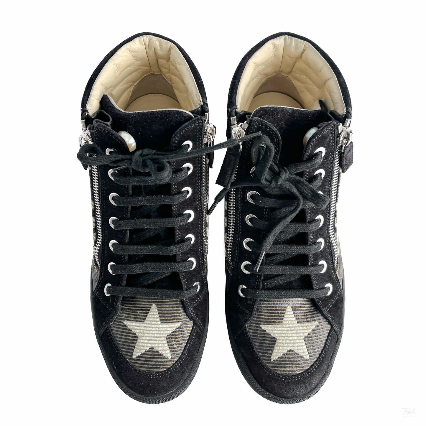 Second hand Chanel Paris Dallas Canvas Sneakers 38 Stars and CC LOGO Black & White - Tabita Bags