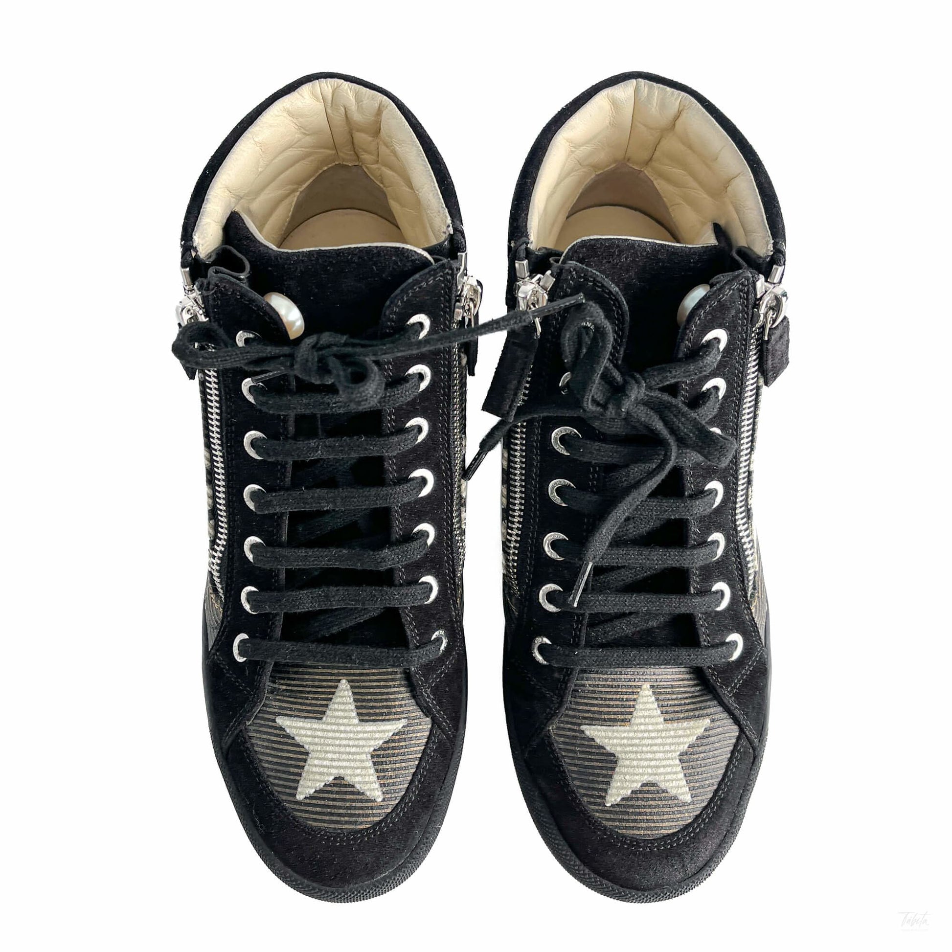 Second hand Chanel Paris Dallas Canvas Sneakers 38 Stars and CC LOGO Black & White - Tabita Bags