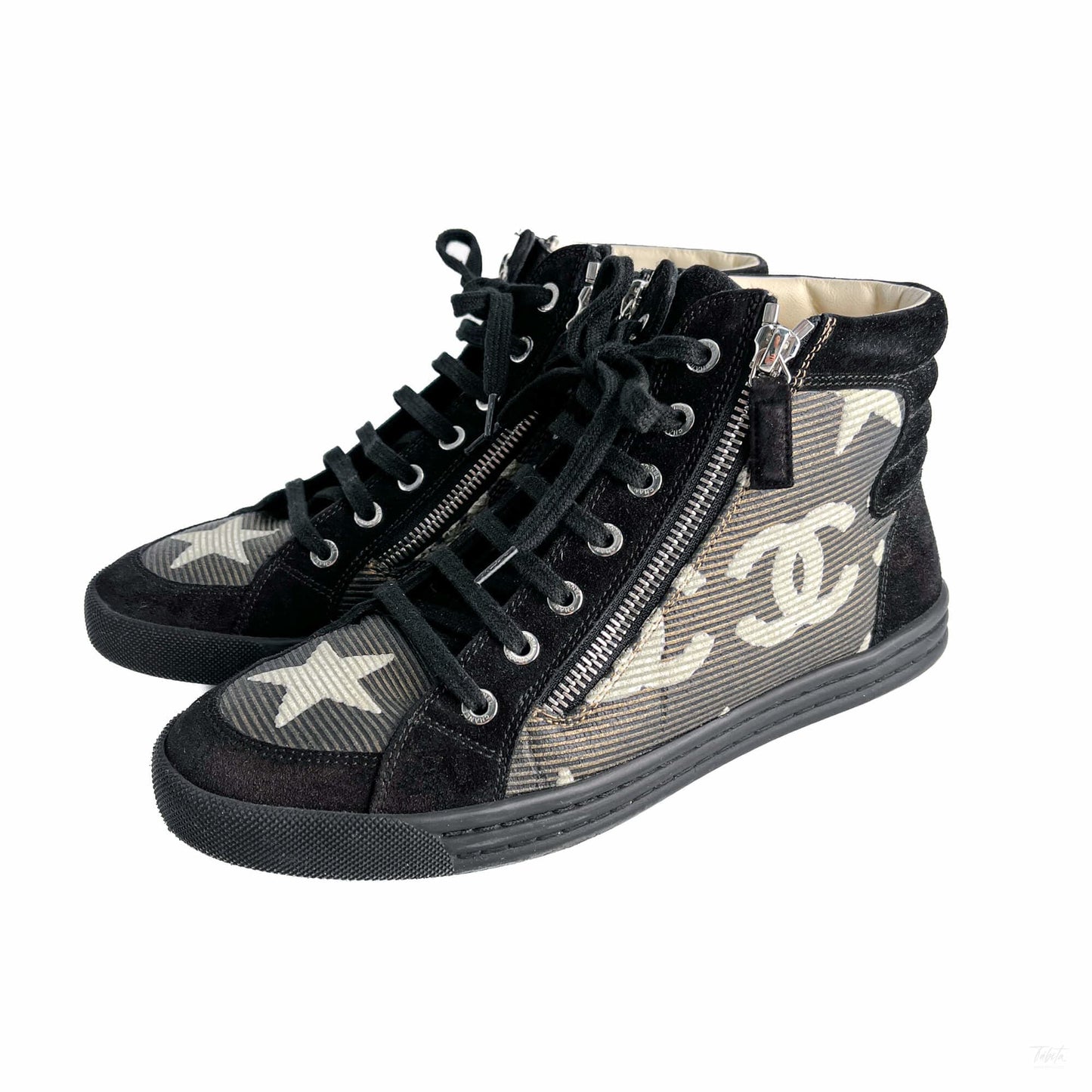 Second hand Chanel Paris Dallas Canvas Sneakers 38 Stars and CC LOGO Black & White - Tabita Bags