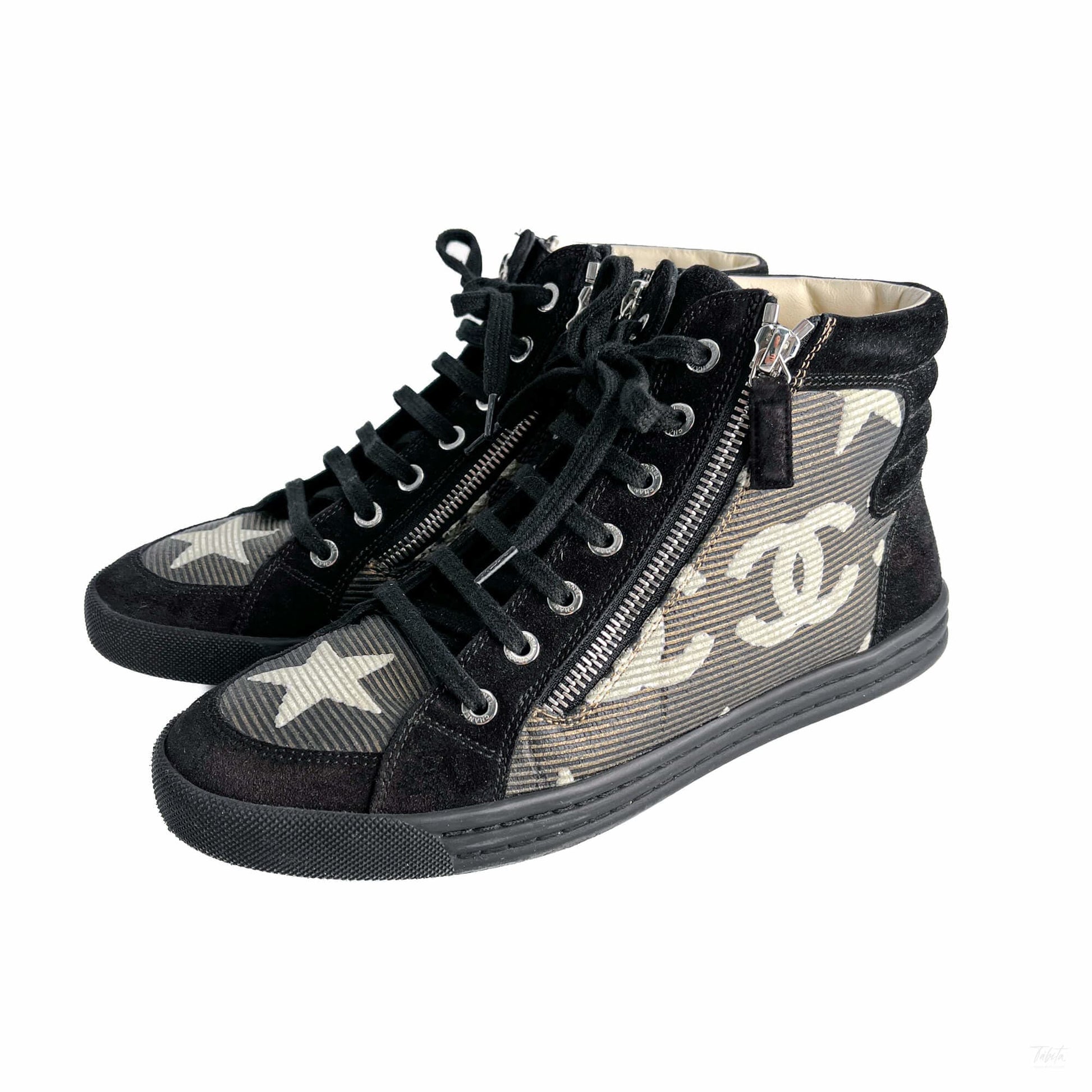 Second hand Chanel Paris Dallas Canvas Sneakers 38 Stars and CC LOGO Black & White - Tabita Bags