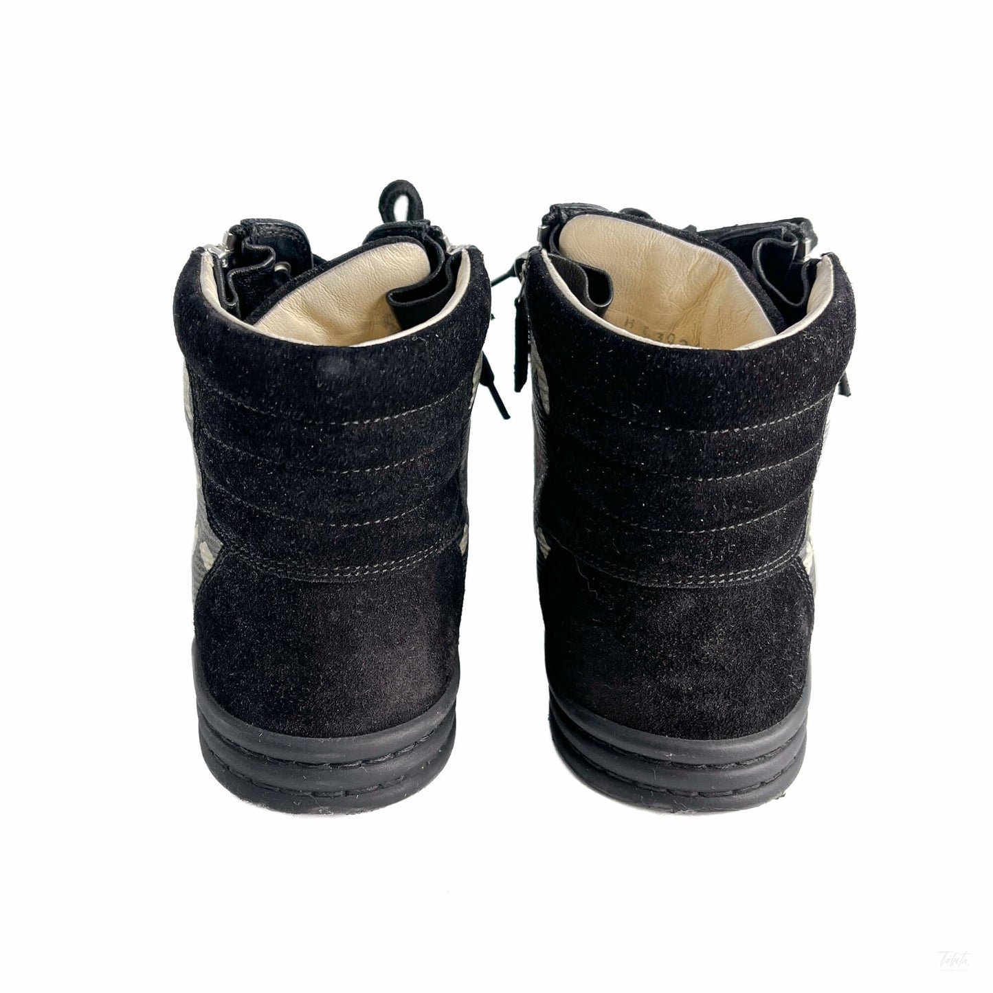 Second hand Chanel Paris Dallas Canvas Sneakers 38 Stars and CC LOGO Black & White - Tabita Bags