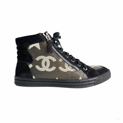 Second hand Chanel Paris Dallas Canvas Sneakers 38 Stars and CC LOGO Black & White - Tabita Bags