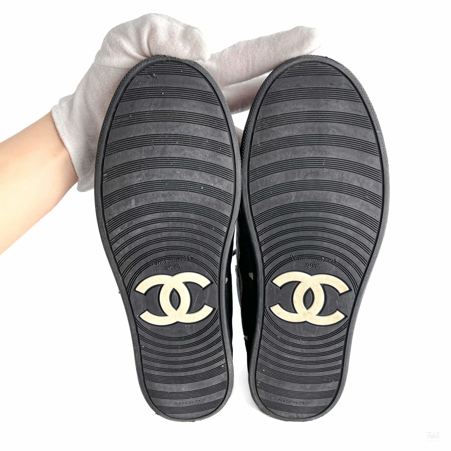 Second hand Chanel Paris Dallas Canvas Sneakers 38 Stars and CC LOGO Black & White - Tabita Bags