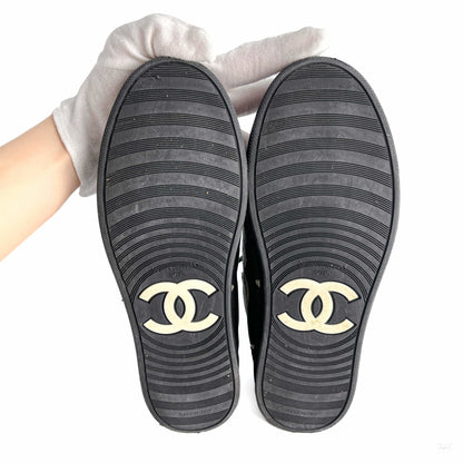 Second hand Chanel Paris Dallas Canvas Sneakers 38 Stars and CC LOGO Black & White - Tabita Bags