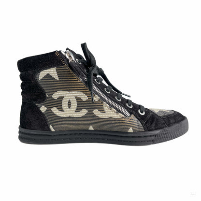 Second hand Chanel Paris Dallas Canvas Sneakers 38 Stars and CC LOGO Black & White - Tabita Bags