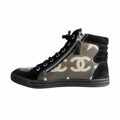 Second hand Chanel Paris Dallas Canvas Sneakers 38 Stars and CC LOGO Black & White - Tabita Bags