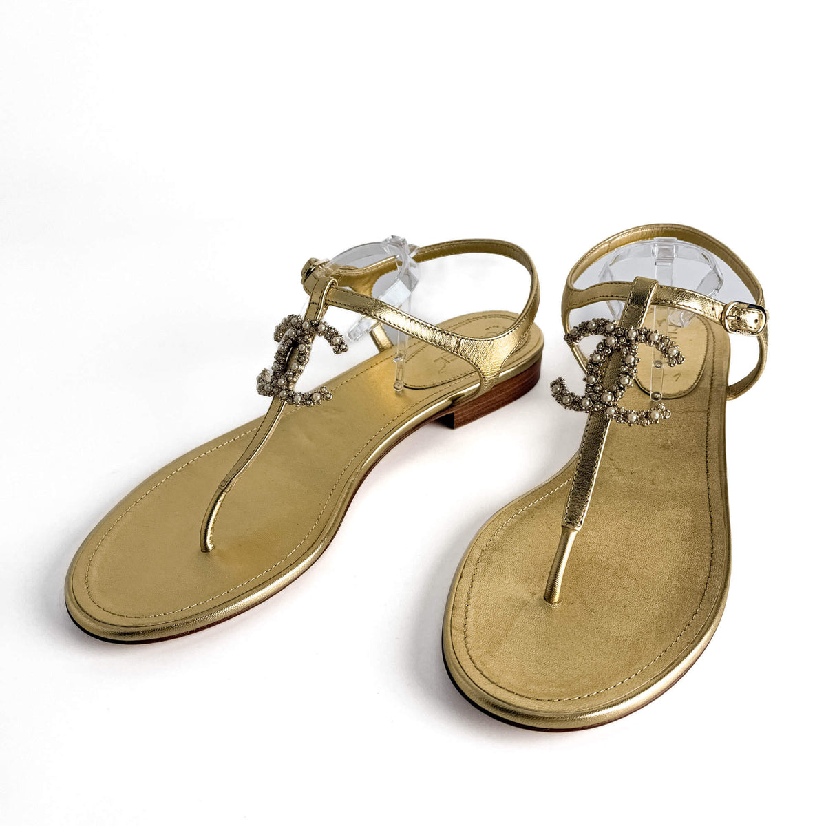 Second hand Chanel T - strap Tong Leather Sandals Gold - Tabita Bags
