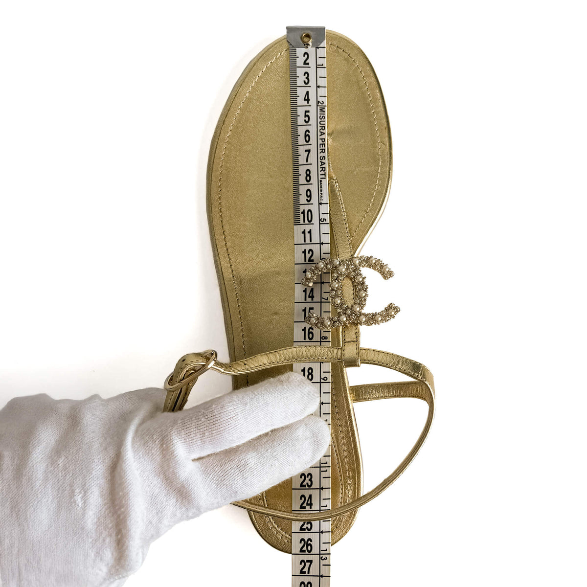 Second hand Chanel T - strap Tong Leather Sandals Gold - Tabita Bags