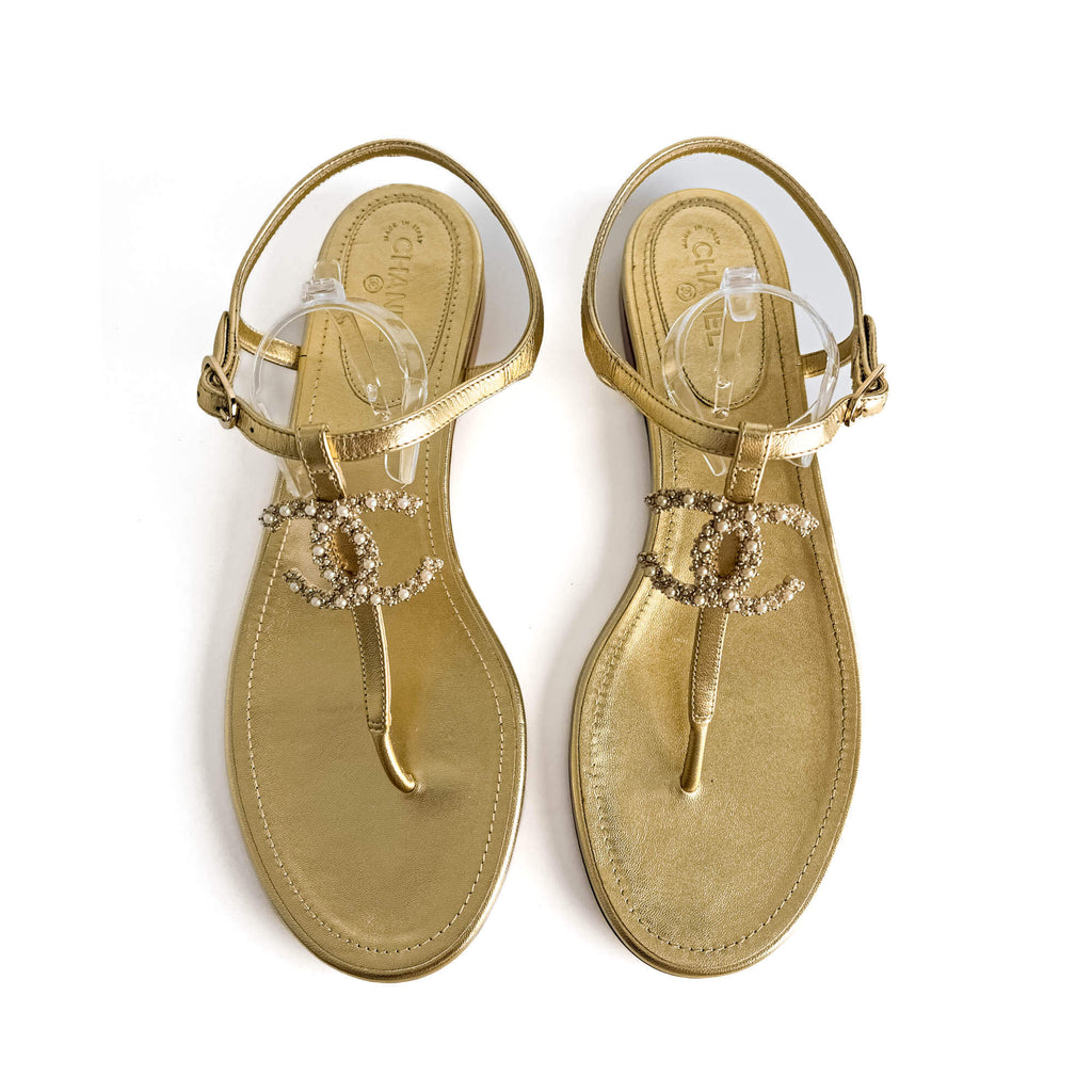 Second hand Chanel T - strap Tong Leather Sandals Gold - Tabita Bags