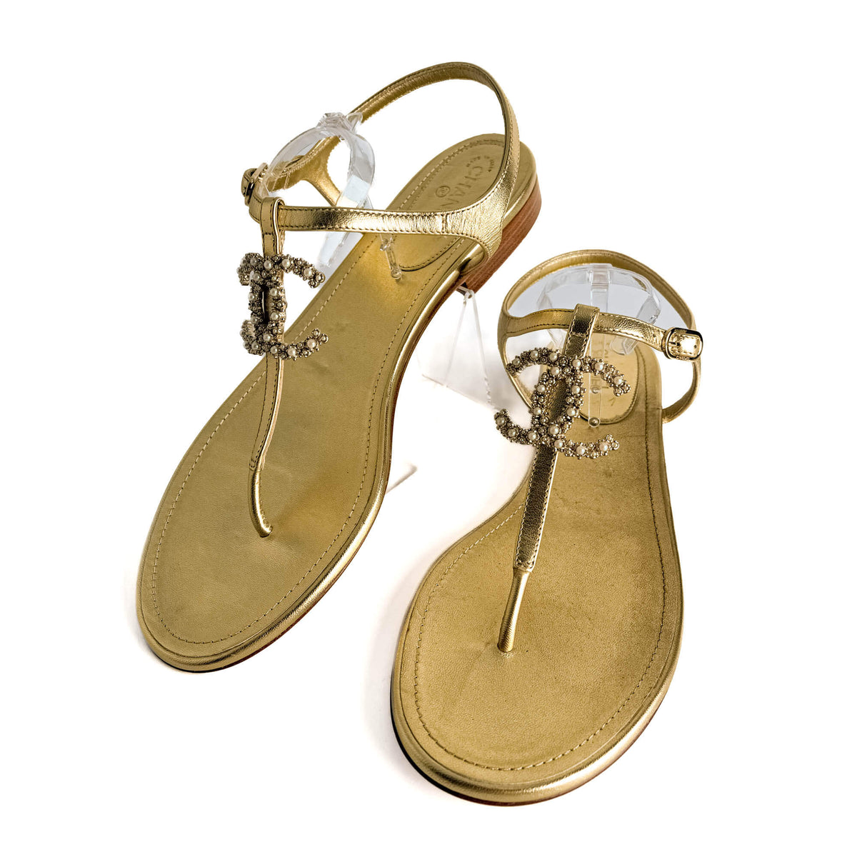 Second hand Chanel T - strap Tong Leather Sandals Gold - Tabita Bags