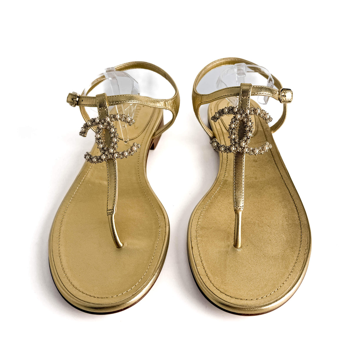 Second hand Chanel T - strap Tong Leather Sandals Gold - Tabita Bags