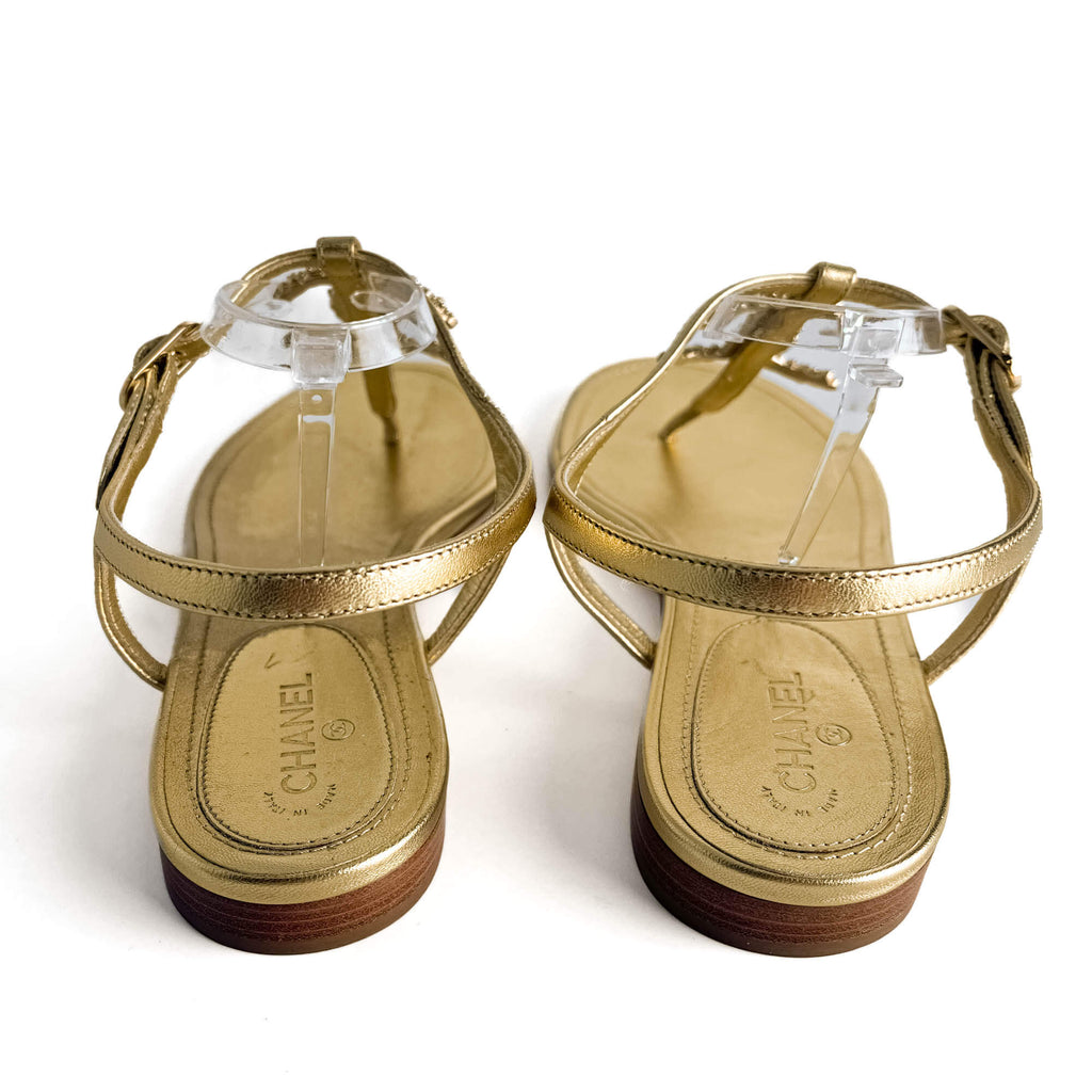 Second hand Chanel T - strap Tong Leather Sandals Gold - Tabita Bags