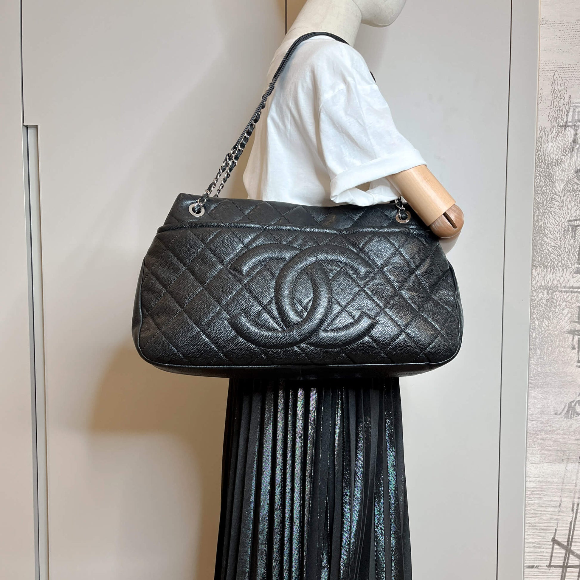 Second hand Chanel Tote Shoulder Bag Matelassè Caviar Leather Black - Tabita Bags