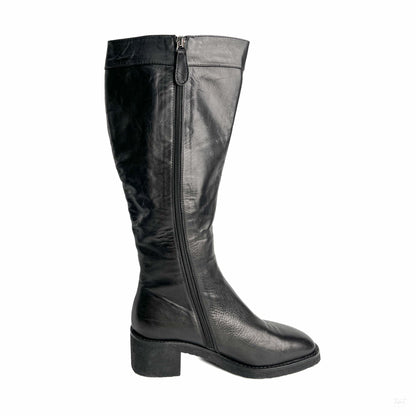 Second hand Chanel Turnlock Leather Flat Boots 39 Black - Tabita Bags