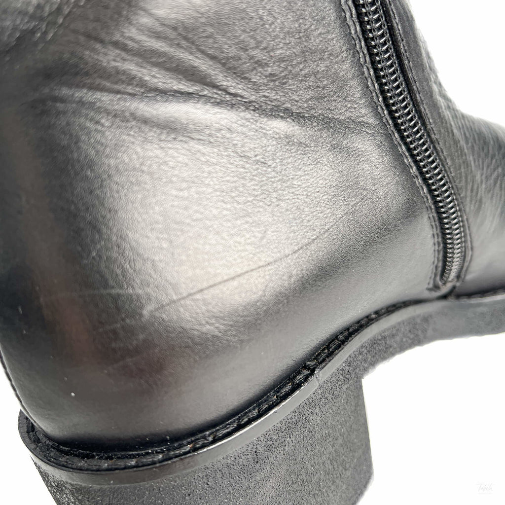 Second hand Chanel Turnlock Leather Flat Boots 39 Black - Tabita Bags