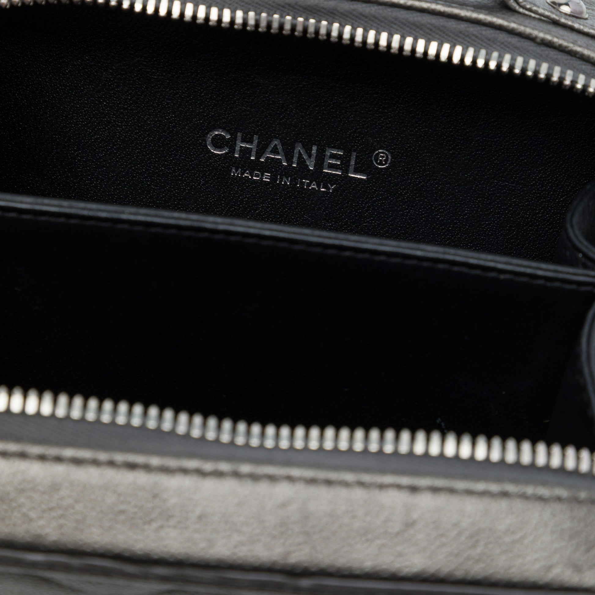 Second hand Chanel Vanity Case Small Caviar Leather CC Filigree Quilted Camera Crossbody Grey - Tabita Bags