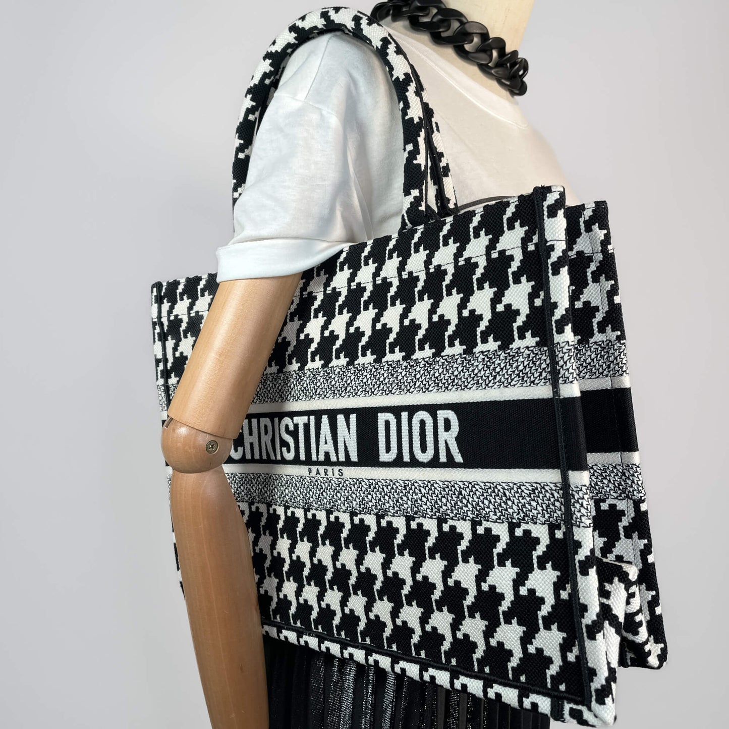 Second hand Dior Book Tote Medium Embroidery Canvas Bag Macro Pied - de - Poule Black & White - Tabita Bags