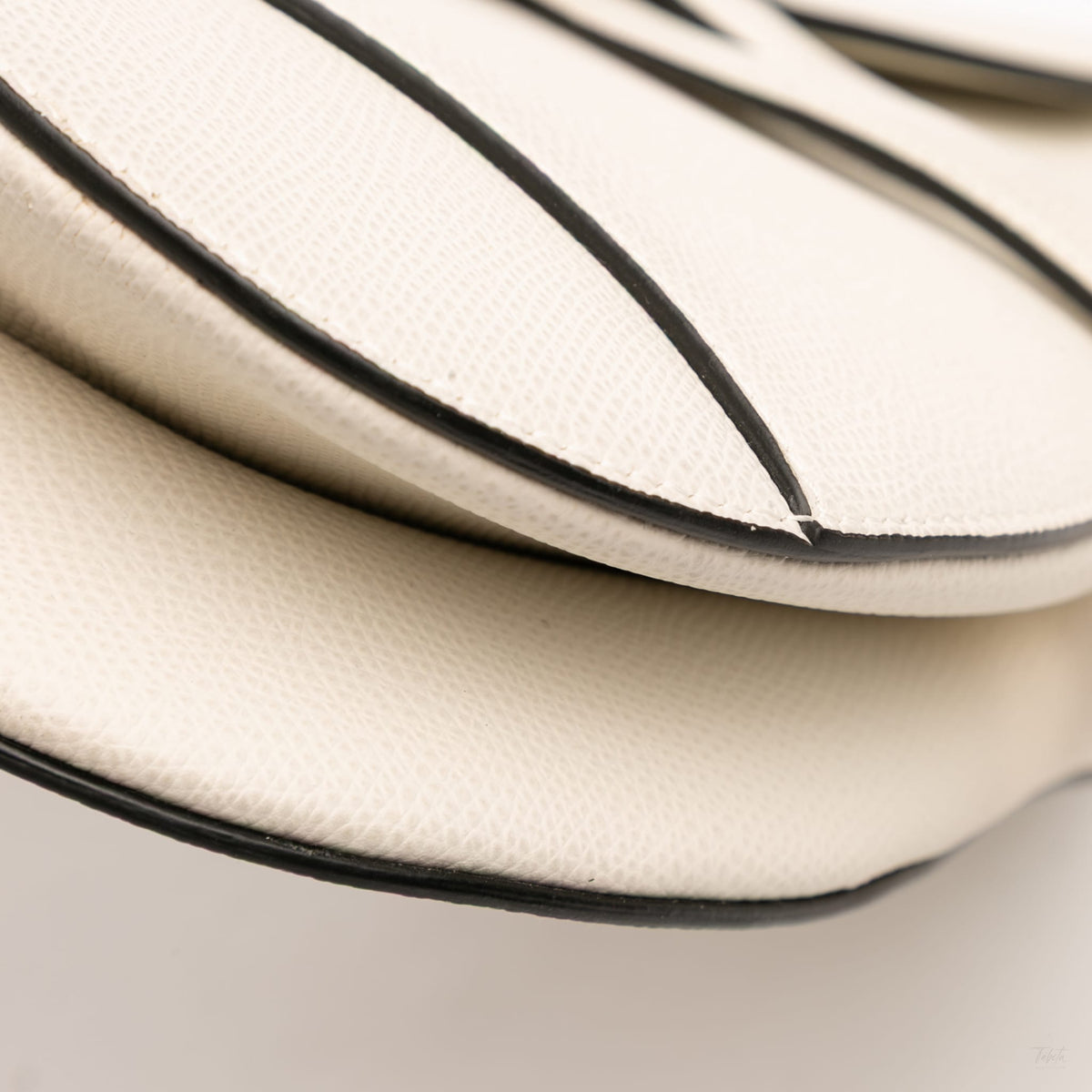 Second hand Dior Saddle Grained Calfskin Leather No Strap Handbag White - Tabita Bags