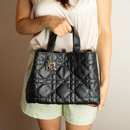 Second hand Dior Toujours Medium Calfskin Leather Macrocannage Pouch Tote Handbag Black - Tabita Bags