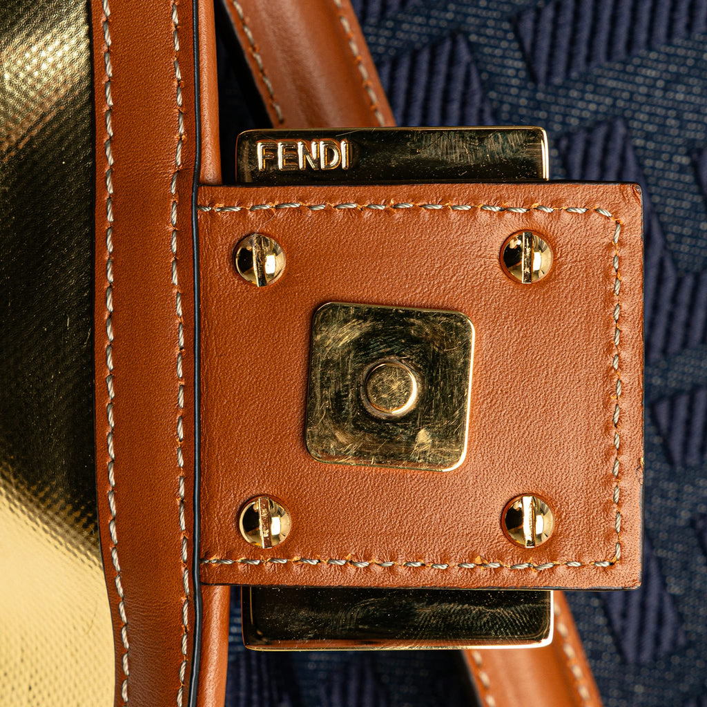 Second hand Fendi Baguette Medium FF Tridimensional Fabric 2 - Ways Baguette Handbag Blue - Tabita Bags