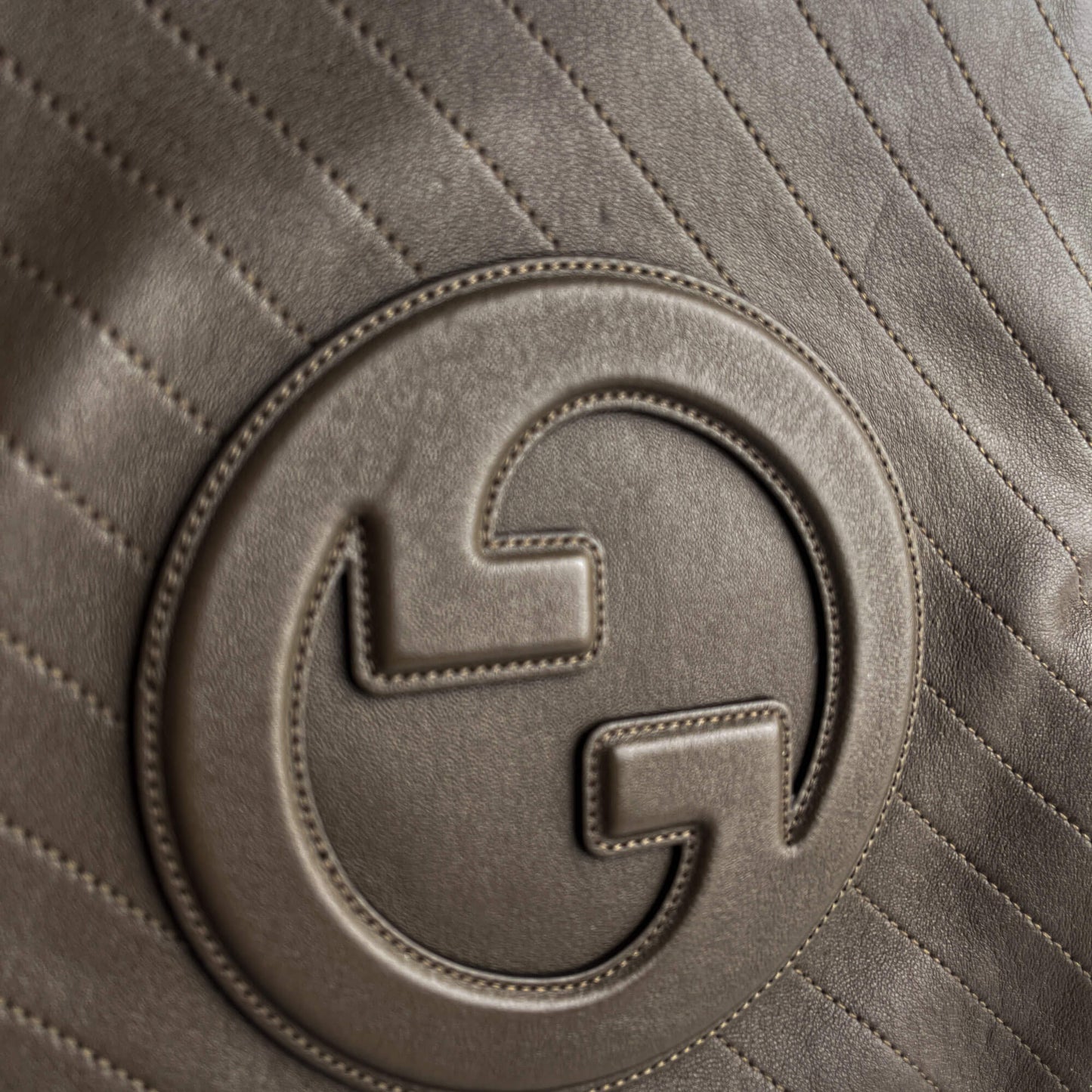 Second hand Gucci Blondie Small Leather Hobo Handbag Taupe - Tabita Bags