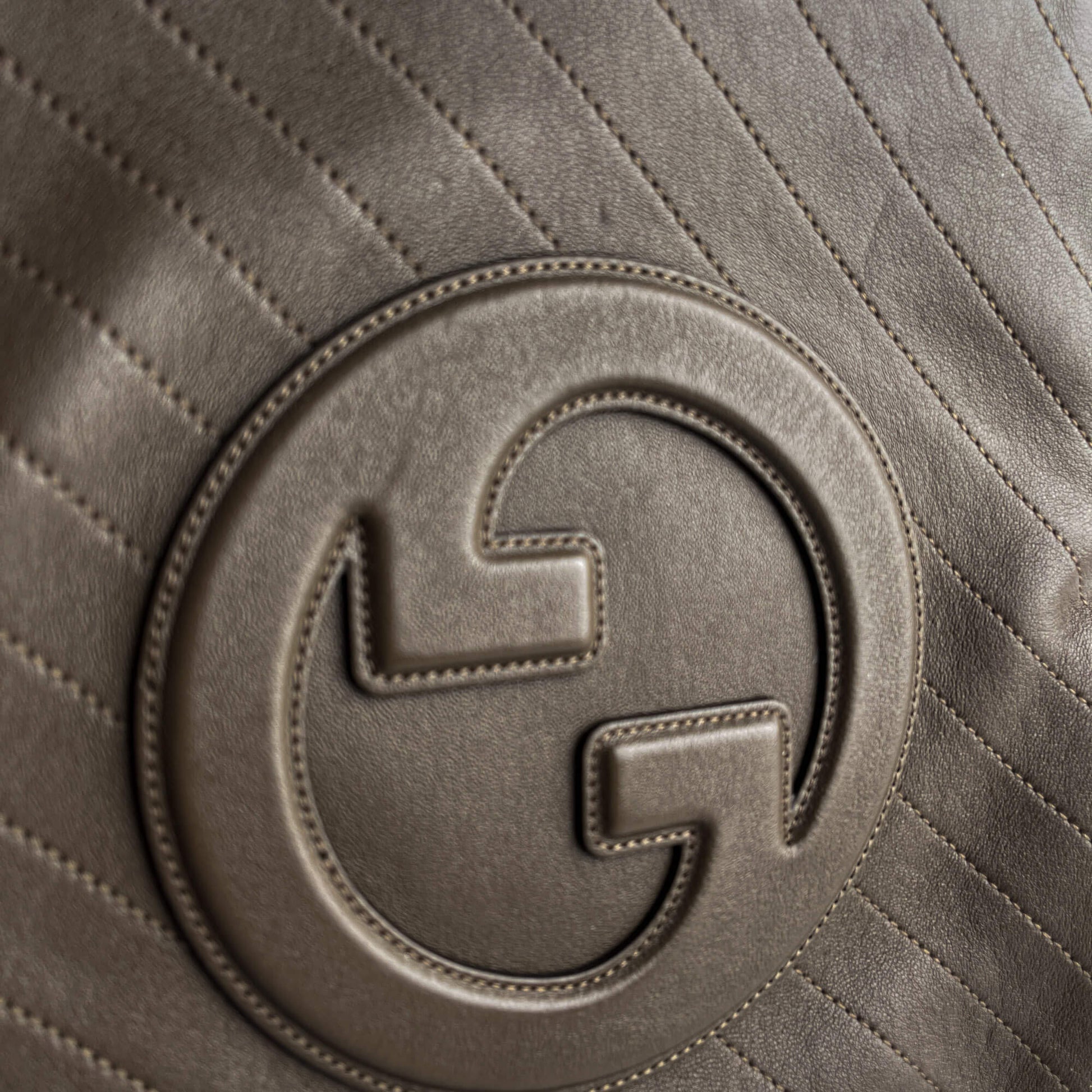 Second hand Gucci Blondie Small Leather Hobo Handbag Taupe - Tabita Bags