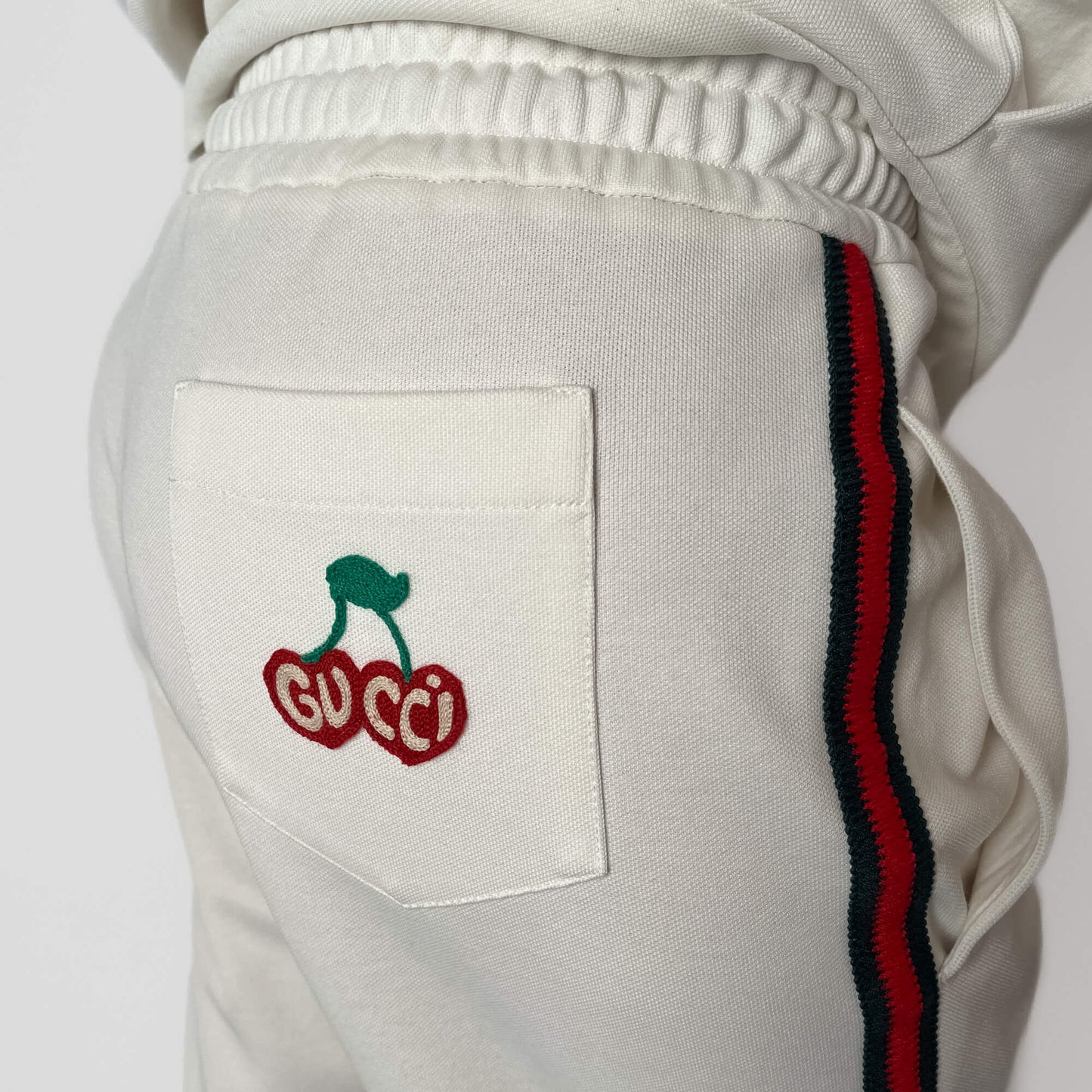 Second hand Gucci Cherry Logo Polyester & Cotton Tracksuit Off - white - Tabita Bags