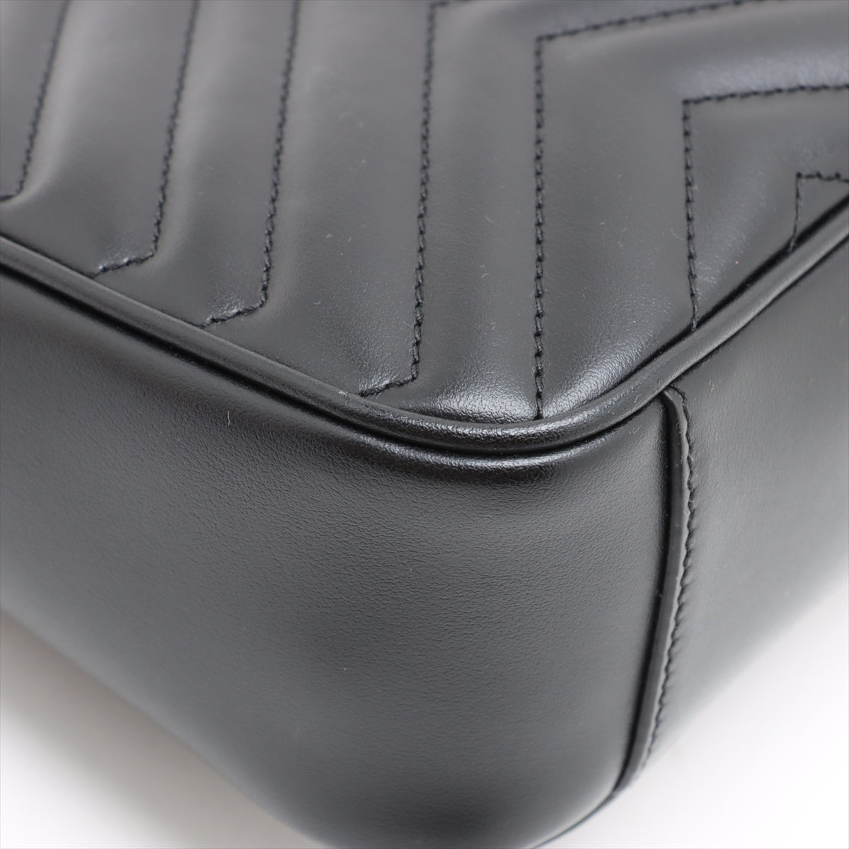 Second hand Gucci GG Marmont Small Chevron Leather Flap Bag Black - Tabita Bags