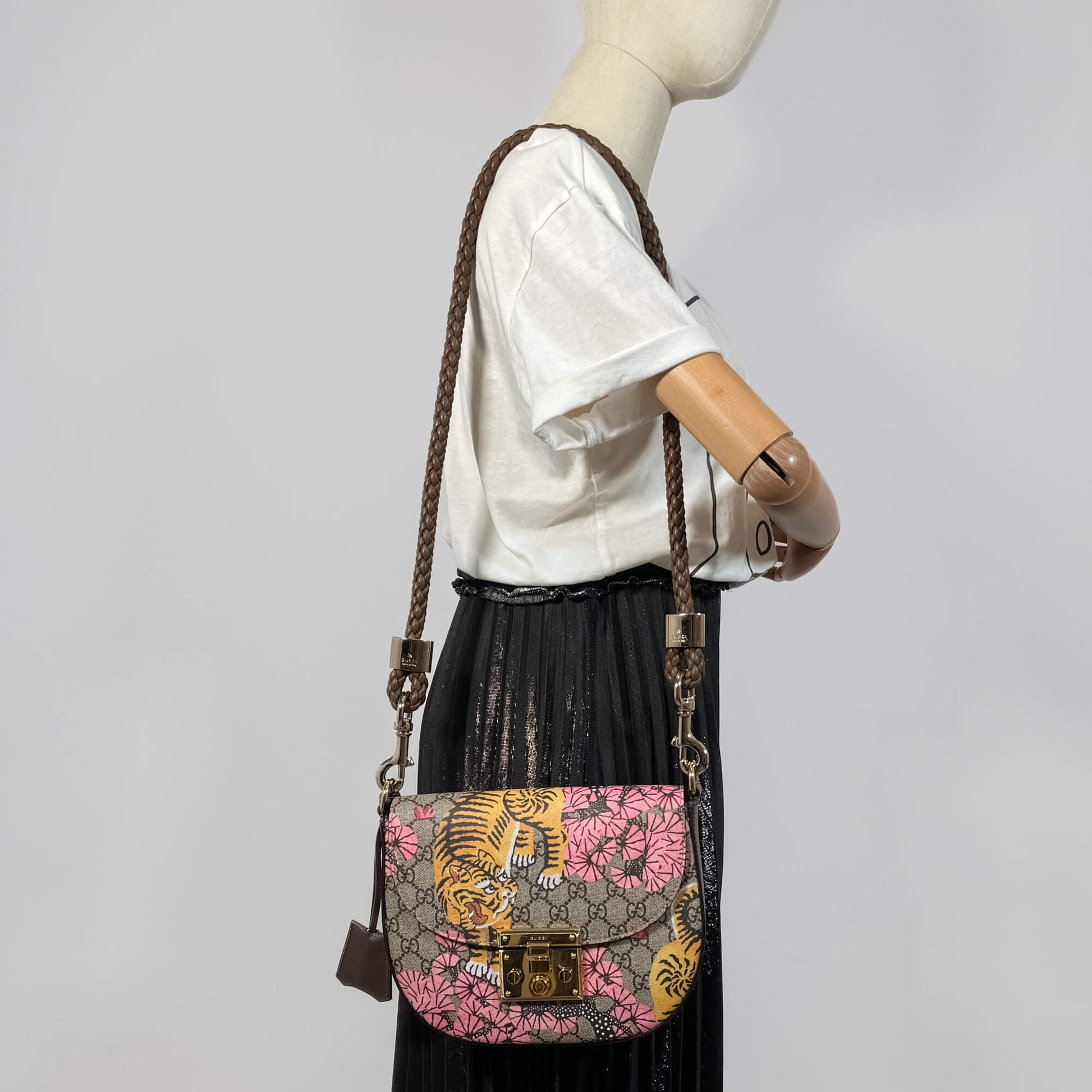 Second hand Gucci Padlock GG Sylvie Web Accent & Bengal Print 2 - Ways Saddle Bag GG Supreme - Tabita Bags