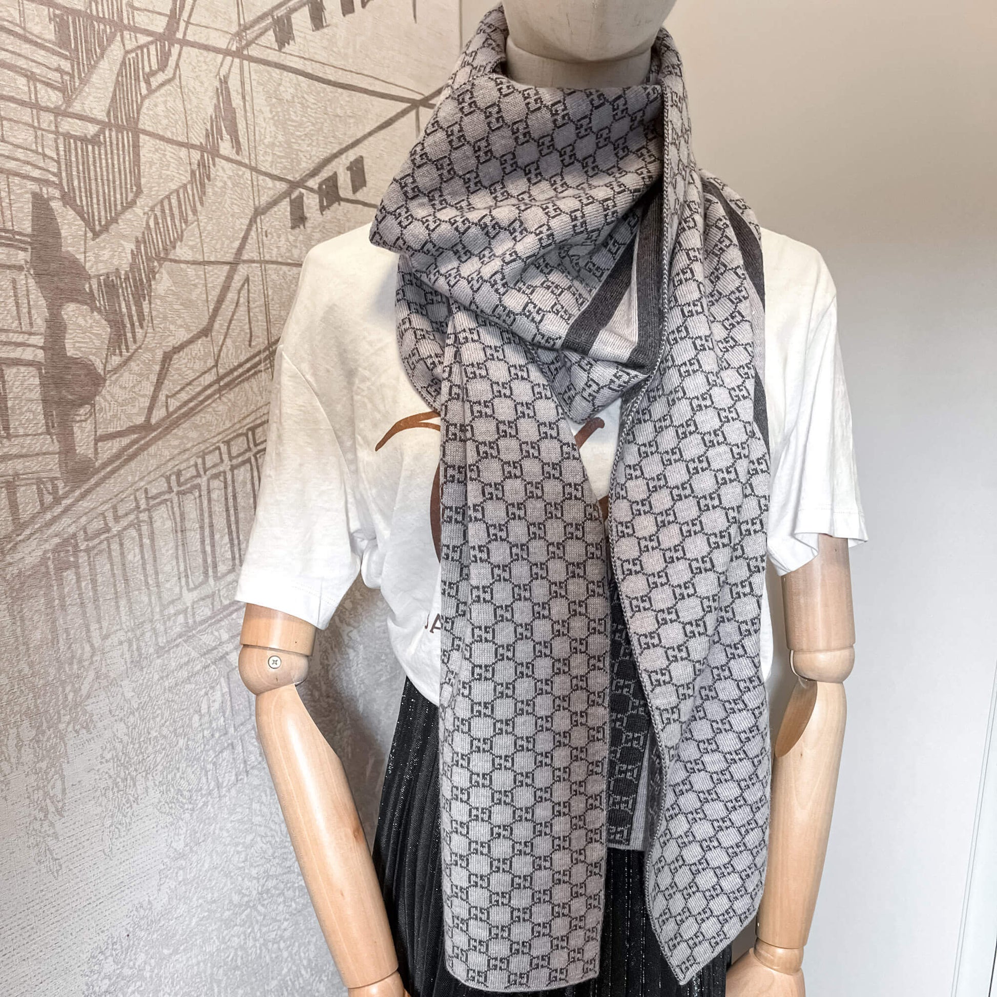 Second hand Gucci Scarve GG Wool GG Grey - Tabita Bags