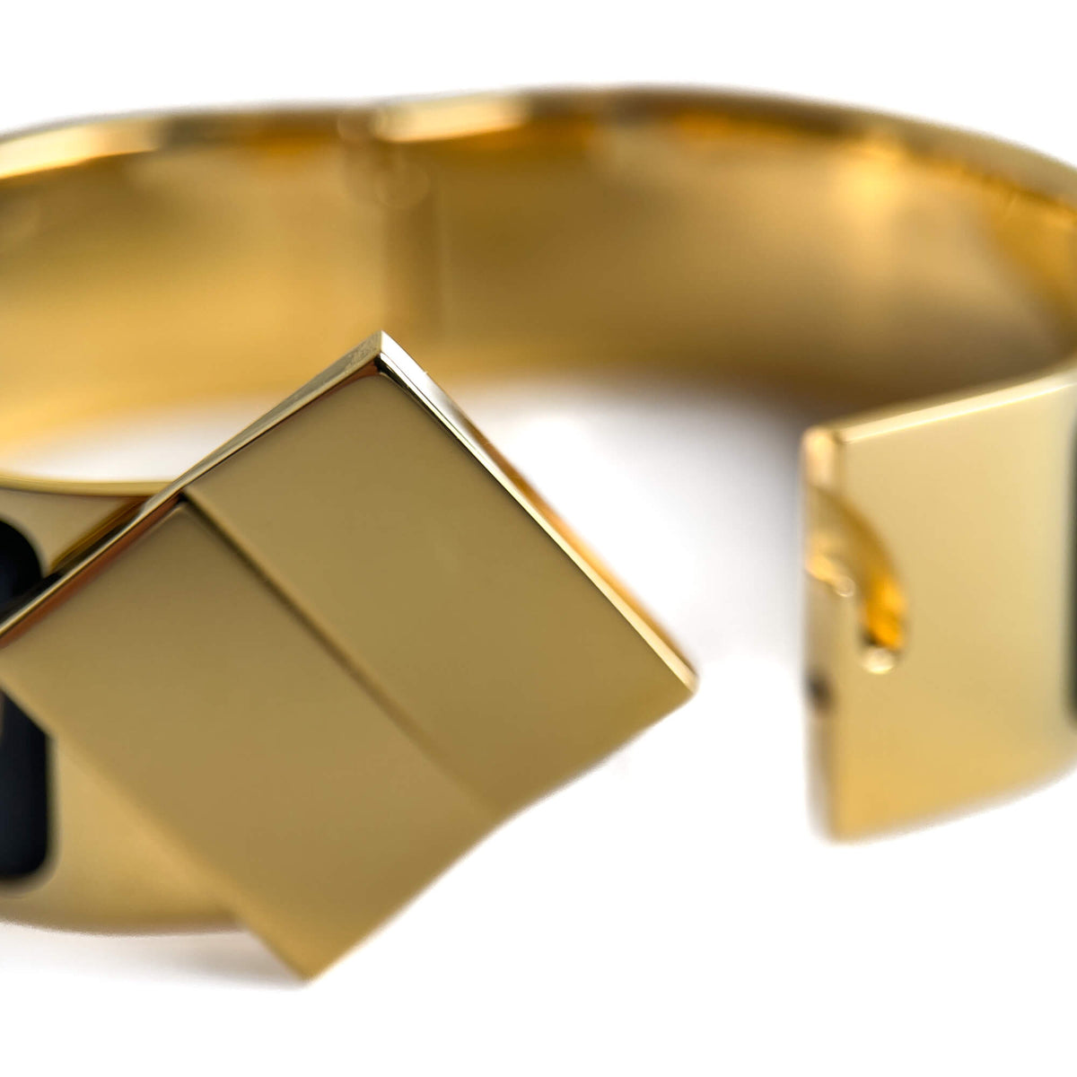 Second hand Hermes Enamel Gold Plated Metal Clic Clack Bangle 6 Cheval Et Harnais Bicolor - Tabita Bags