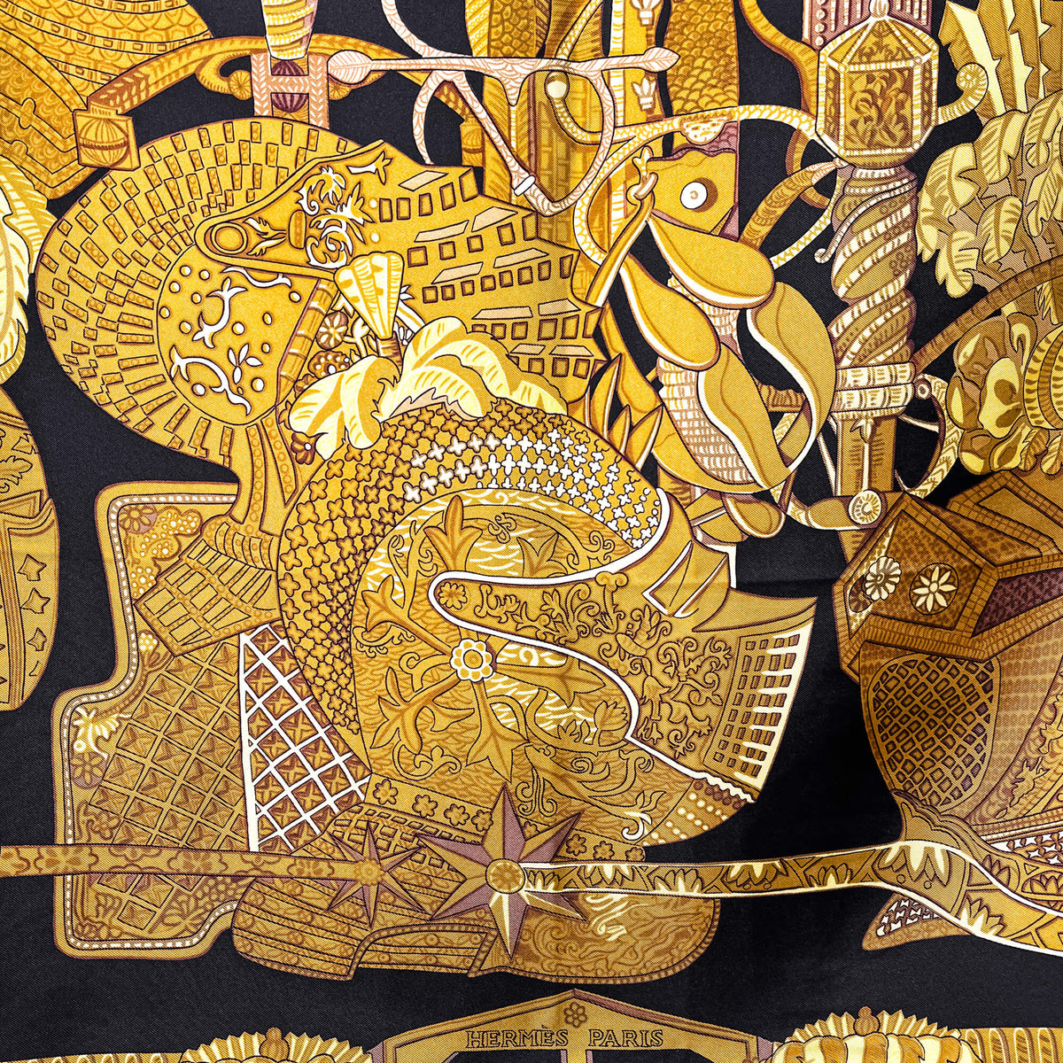 Second hand Hermes Foulard 90 Silk Armetes en Panache Black - Tabita Bags
