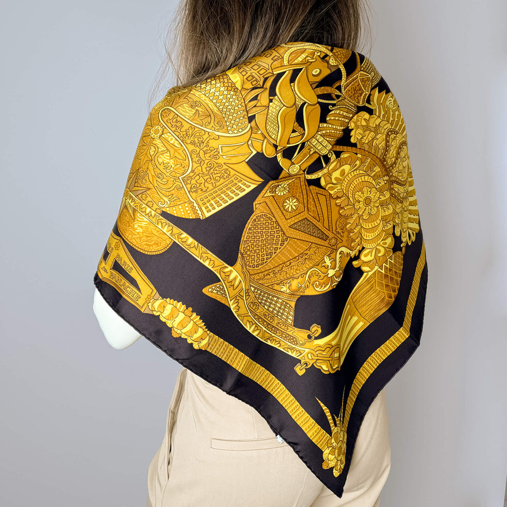 Second hand Hermes Foulard 90 Silk Armetes en Panache Black - Tabita Bags
