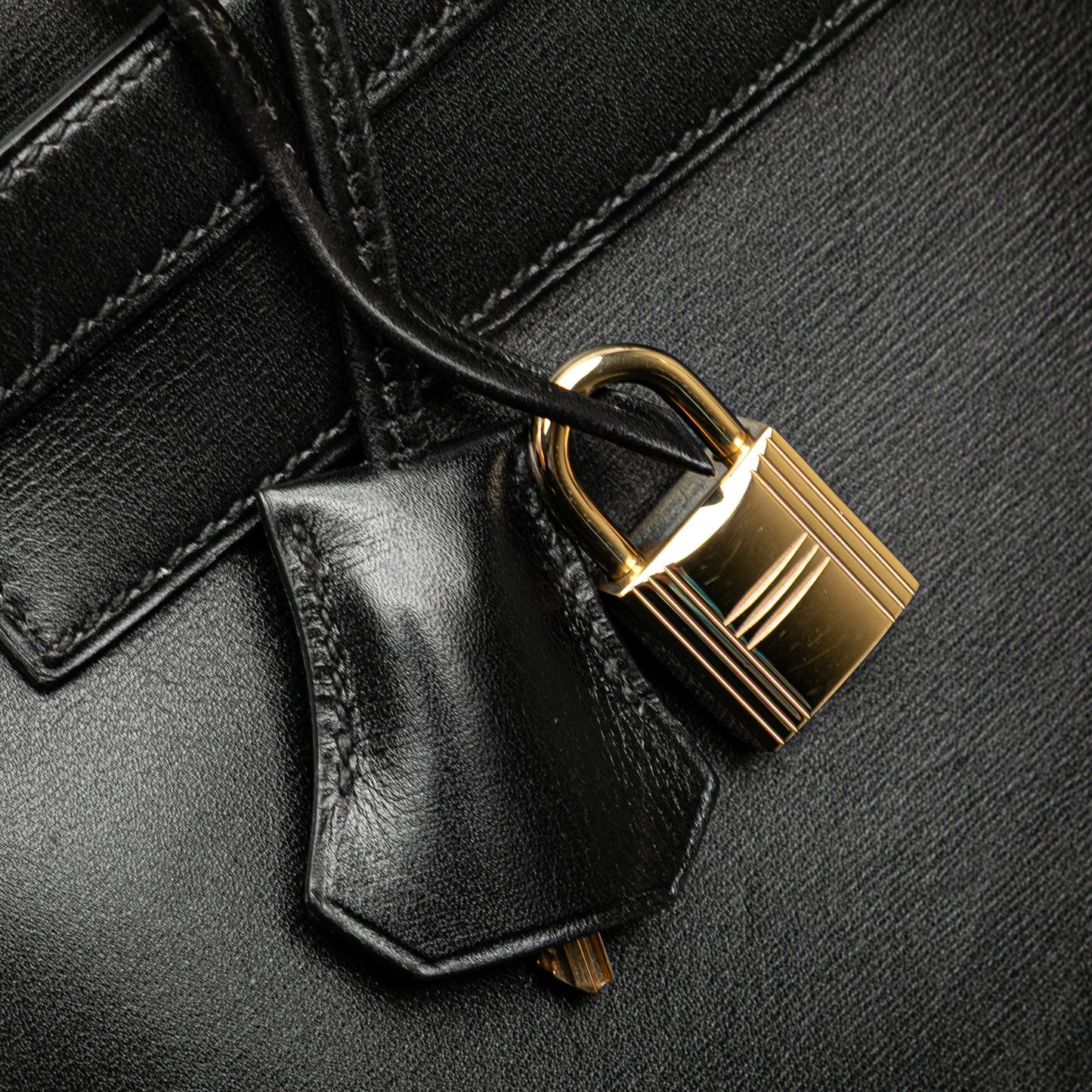 Second hand Hermes Kelly 32 Box Calf Leather Top - Handle Handbag Noir - Tabita Bags