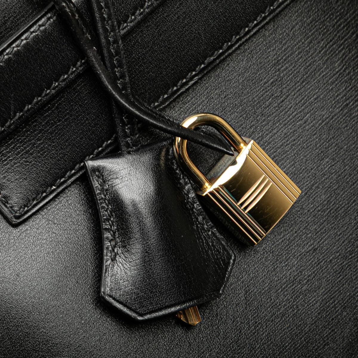 Second hand Hermes Kelly 32 Box Calf Leather Top - Handle Handbag Noir - Tabita Bags