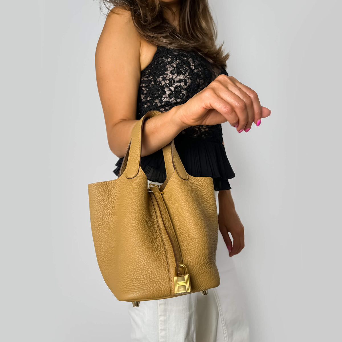 Second hand Hermes Picotin 18 Taurillon Clemence Leather Lock Bucket Handbag Gold - Tabita Bags