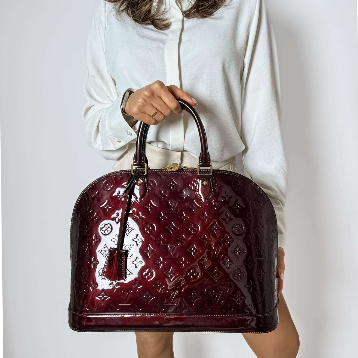 Second hand Louis Vuitton Alma GM Patent Leather Top - handle Handbag Burgundy - Tabita Bags