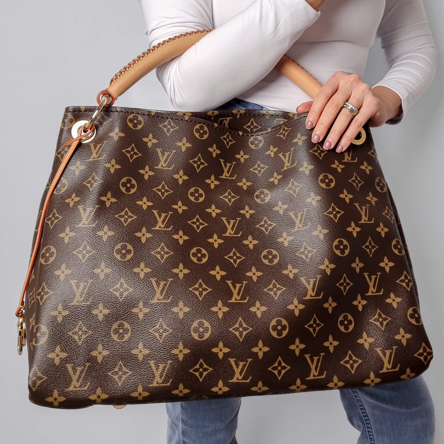 Second hand Louis Vuitton Artsy Canvas Hobo Bag Monogram - Tabita Bags