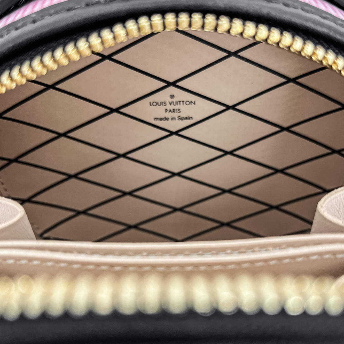 Second hand Louis Vuitton Boite Chapeau Epi Leather 2 - Ways Crossbody Pink & Black - Tabita Bags