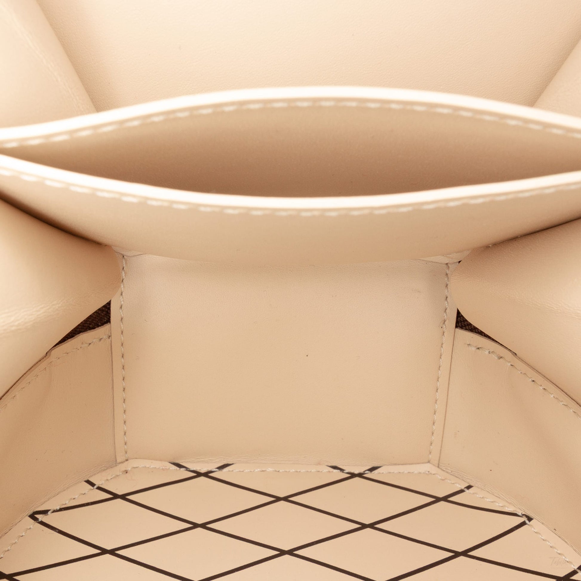 Second hand Louis Vuitton Boite Chapeau Mini Canvas Crossbody Monogram - Tabita Bags