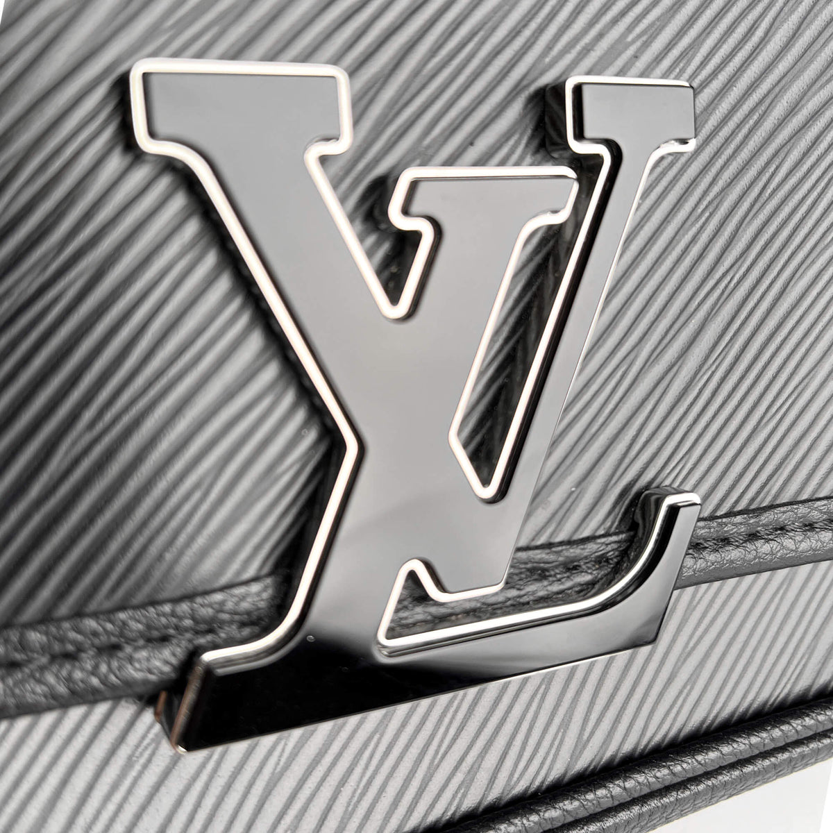 Second hand Louis Vuitton Buci Epi Leather Flap Crossbody Black - Tabita Bags