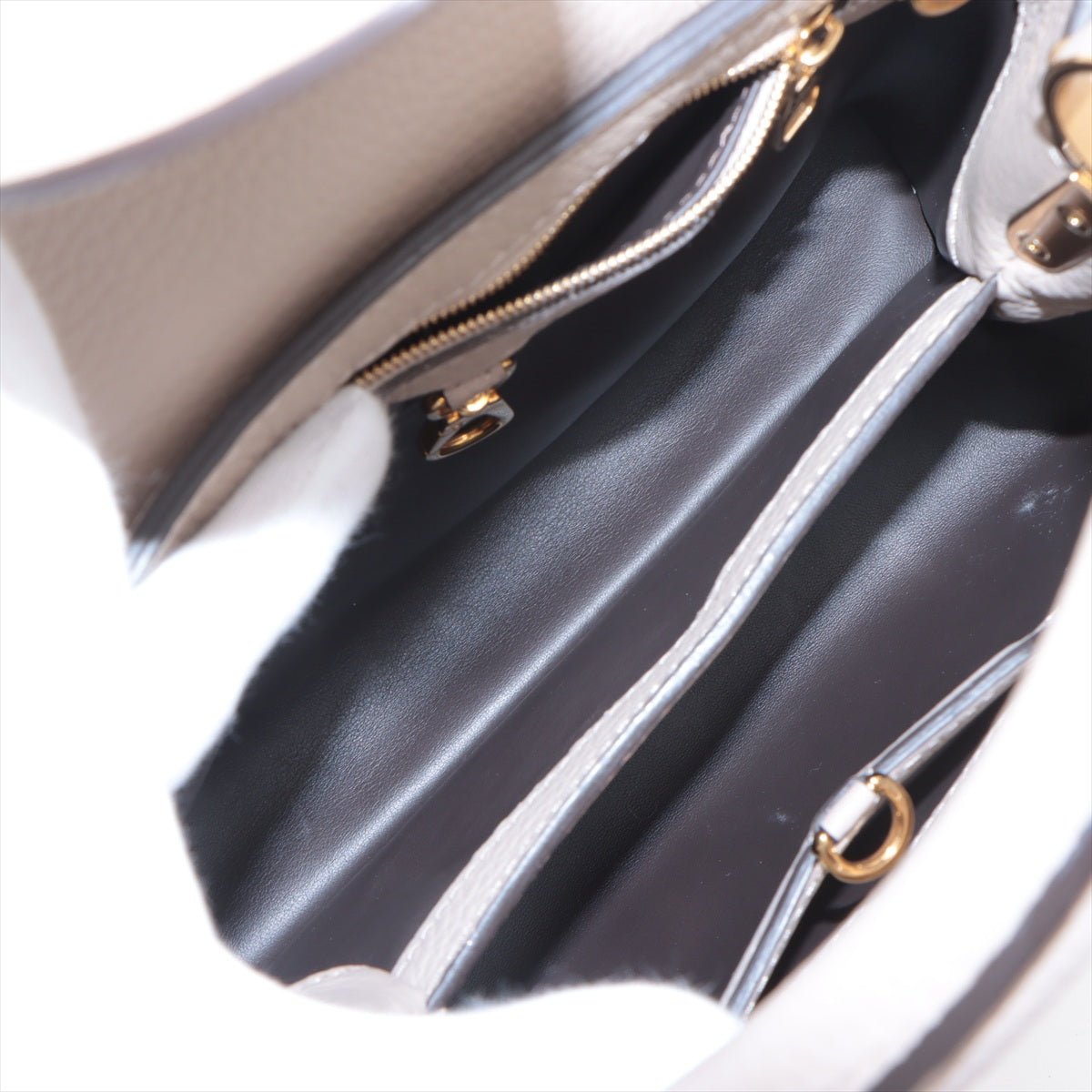 Second hand Louis Vuitton Capucines BB Taurillon Leather Handbag Beige - Tabita Bags
