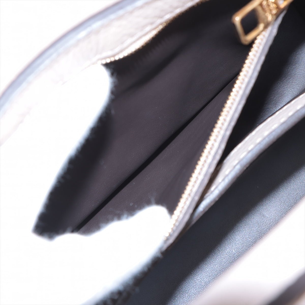 Second hand Louis Vuitton Capucines BB Taurillon Leather Handbag Beige - Tabita Bags