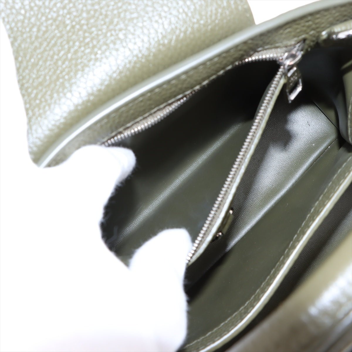 Second hand Louis Vuitton Capucines BB Taurillon Leather Handbag Green - Tabita Bags